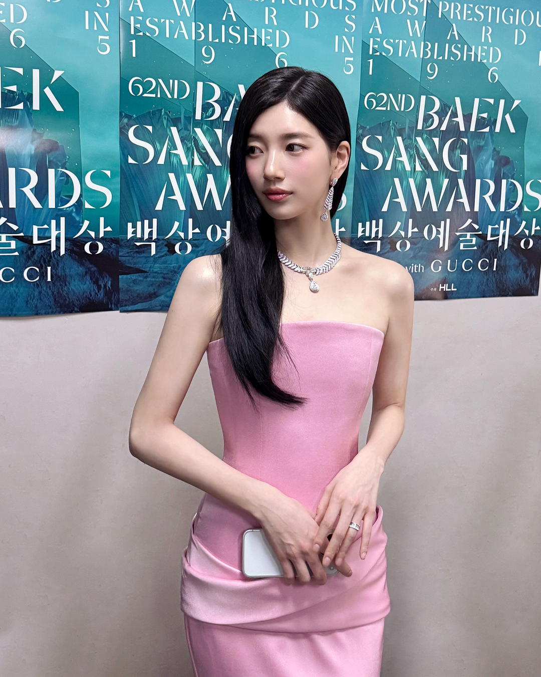 수지 X 백상예술대상
올해도 완벽한 드레스 여신미 보여줬어요💕 이미지5