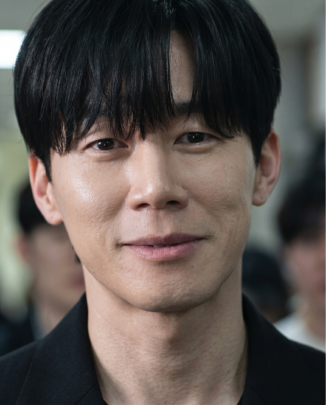 웹툰 원작 화제작인 '참교육'이 넷플릭스를 통해 공개됩니다🍿 '참교육'은 선 넘는 학생, 교사, 학부모로 인해 무너진 교육 현장을 배경으로, 교권보호국의 통쾌한 ‘참교육’을 그린 작품인데요. 김무열, 이성민, 진기주, 표지훈이 출연합니다. 6월 5일, 넷플릭스에서 만나보세요. 이미지