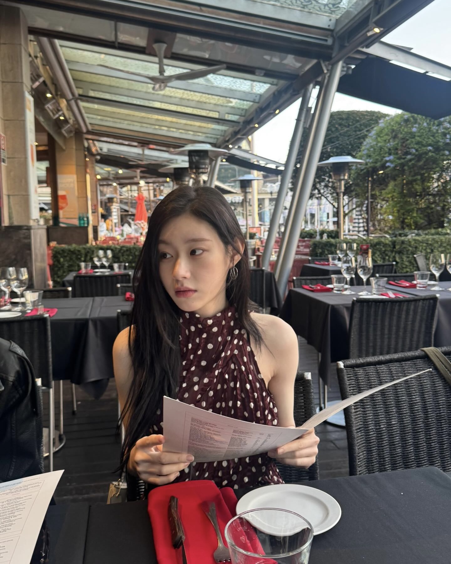 머리숱 많아 보이면 주목!💇🏻♀️
답답한 긴 머리에 가볍게 레이어드 헤어 더해보세요✨ 이미지8