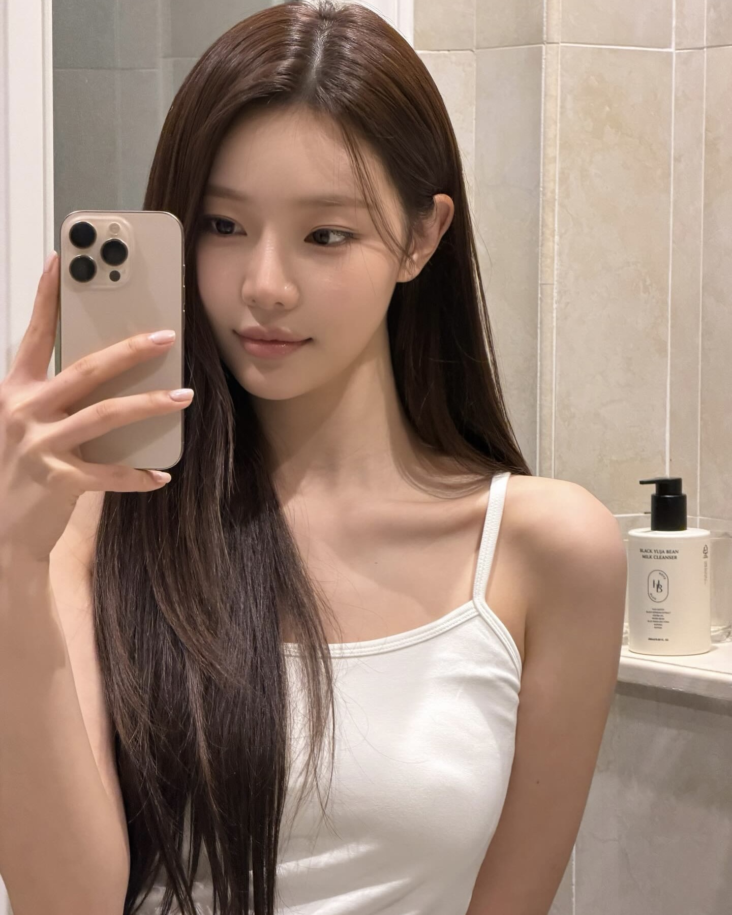 머리숱 많아 보이면 주목!💇🏻♀️
답답한 긴 머리에 가볍게 레이어드 헤어 더해보세요✨ 이미지5