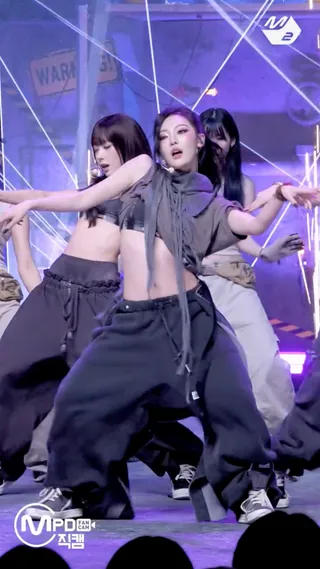 에스파 신곡 첫방 퍼포먼스🎥
여름 쇠맛은 에스파만 할 수 있어요⛓️🩶 이미지