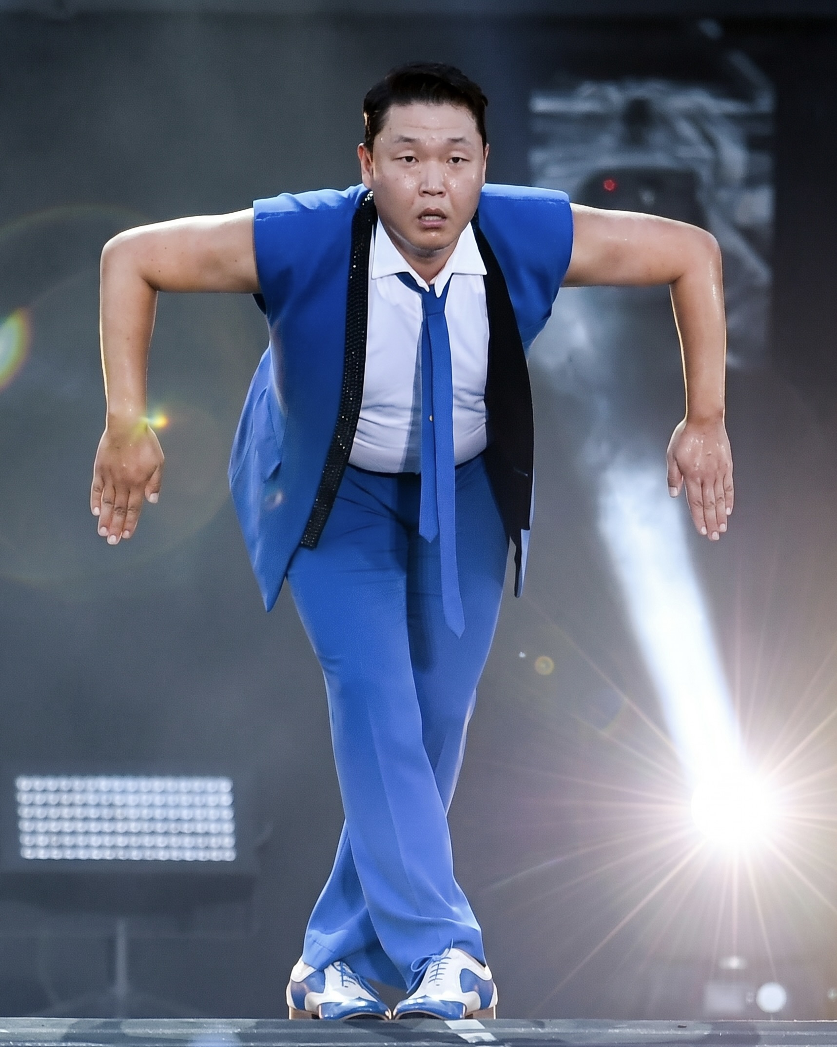 이게 요즘 유행하는 찐 'K-바이브' 리믹스⚡️ 알고리즘 타고 자꾸 들리던 요즘 유행하는 그 음원... 알고 보니 주인공이 중3 예고 입시생이었다고? (너였구나..??🫢) 넌 예고 말고 그냥 서울대 비트깎기학과 4년 장학생으로 가라... 수능 대신 이 음원 제출하면 됨. 이미지