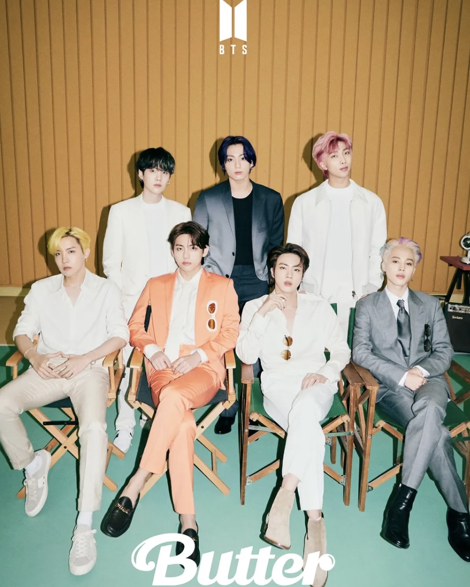그 시절 우리가 사랑했던...💖 N년 전 그 날 1. 5년 - 방탄소년단(@bts.bighitofficial)의 청량 버터 Butter, 다시 봐도 명곡이네요... 🤦🏻♀️ 2. 7년 - 제니(@jennierubyjane)의 샤넬 데뷔 신화의 시작, 전설의 라이트 블루 트위드💙 3. 10년- 프듀 101, 그 시절 우리의 투표를 자극했던 아메리칸어패럴 AA 시리즈 4. 17년 - 컬러 스키니 열풍의 주역, 소녀시대와 GEE...🌈 "나이 먹었구나..." 싶어지는 순간. 그 시절 나의 플레이리스트와 스타일을 책임졌던 이 레전드 모먼트, 지금 다시 한번 확인하시죠! 이미지