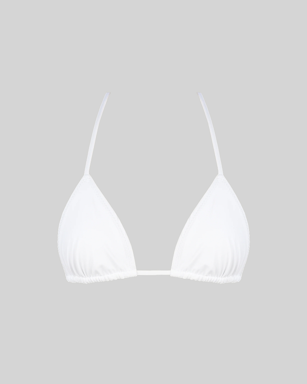 이제 여름인데 비키니 아무거나 입게?🩷
크롬하츠 패밀리로 알려진 프랭키 벨 스타크와 코노카 루루 스미스가 전개하는 스윔웨어 브랜드, Dipped in Blue. 말리부에서 자란 두 사람의 취향을 담은 브랜드로, 90년대 무드와 자유로운 비치 감성이 느껴지는 비키니를 선보이고 있는데요.
카일리 제너부터 리사까지 착용해 화제를 모은 비키니 브랜드로 도트 패턴부터 카모, 비비드한 블루까지 라인업도 확실히 눈에 띄죠. 올여름 남다른 비키니를 찾고 있다면 참고해보세요. 이미지4