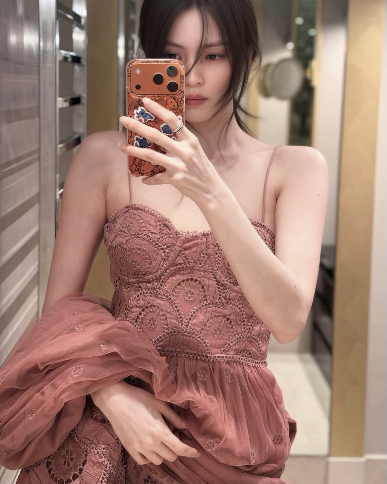 한소희 일상에 또 감기다👀
셀카부터 파리 일상까지 보고 싶은 사진 한가득이여요🩷 이미지2