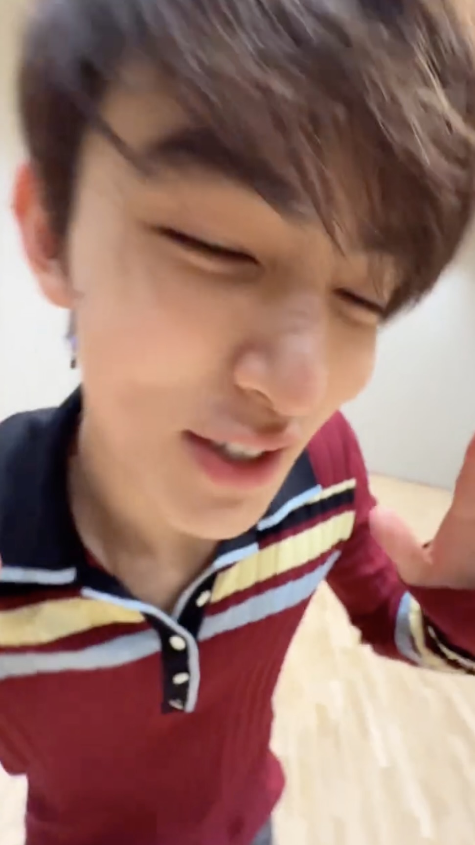 힘들 땐 엄성현을 보자👀
팔랑거렸어? 눈치살폈어? 도가니사렸어? 그링그링🍀 이미지
