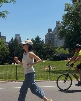 금자씨도 뜁니다💪🏃🏻♀️운동자극
눕지말고.. 날도 좋아지는데, 더 쩌 죽기전 러닝 크루 도전하세요!🔥 이미지