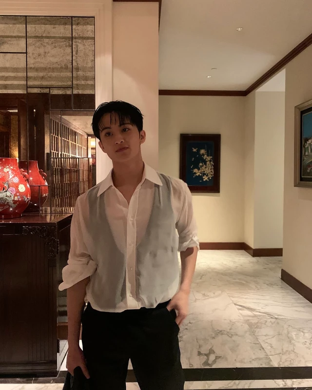 마크, 위버스 커뮤니티 오픈🎉 오늘 마크의 공식 팬 커뮤니티가 위버스에 오픈했습니다. 이제 위버스에서 마크와 소통하며 다양한 소식을 만나볼 수 있는데요. 마크에게 첫인사를 보내보세요! 이미지