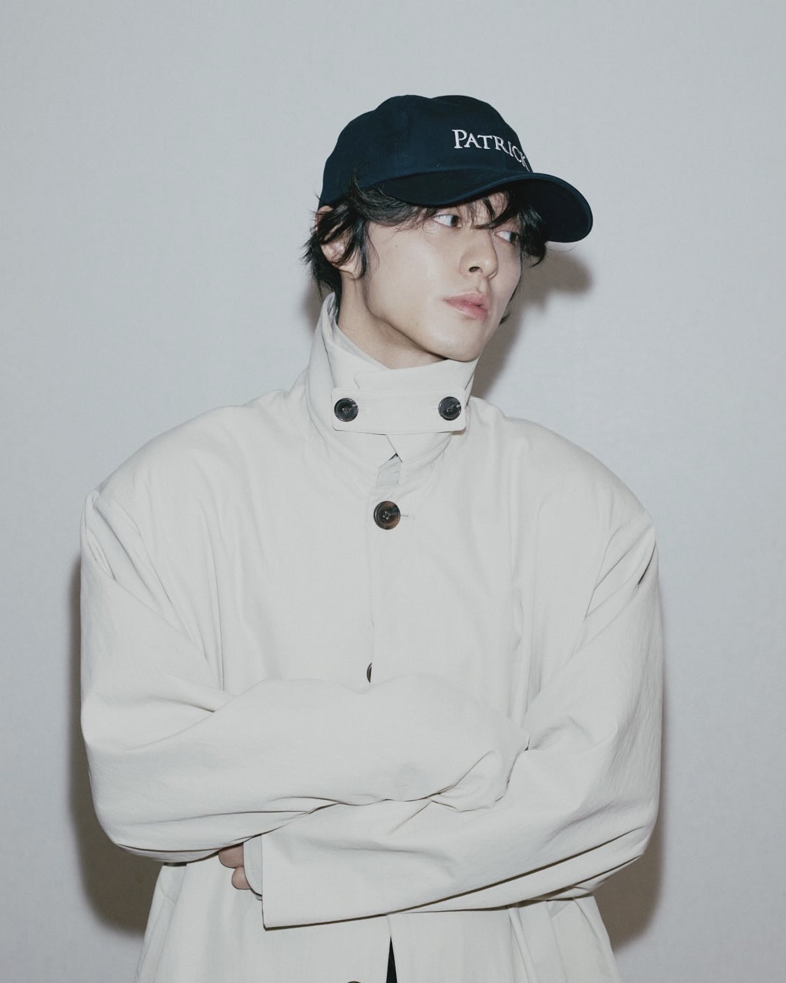 연예계 대표 패셔니스타, 배우 이동휘가 전개하는 브랜드 ‘실리안레일(Sylianrail)’ 너 핏 좋다? 🥴
홍진경(@jinkyunghong)이 인스타그램을 통해 "동회 아니고 동휘가 만든 옷!"이라는 유쾌한 멘트와 함께 실리안레일의 스카이블루 셔츠 착장 샷을 공개해 화제를 모았는데요. 📸
실리안레일은 이동휘 특유의 감각적인 컬러 매치와 트렌디한 오버사이즈 실루엣, 빈티지하면서도 클래식한 무드를 고스란히 담아내며 패션 피플들의 취향을 저격하고 있습니다. 홍진경처럼 툭 걸치기만 해도 스타일리시한 아우터 겸 셔츠부터 일상에 힙한 포인트를 더해줄 아이템들이 가득하죠.
-COTTON WORK JACKET SKY-BLUE, 19만 원대
-CANVAS COVERALL JACKET, 27만 원대
-PATRICK CAP NAVY, 6만 원대
이번 시즌, 감각있는 데일리룩을 연출하고 싶다면 이동휘의 아카이브가 묻어나는 실리안레일을 주목해 보세요. 🧢✨ 이미지7