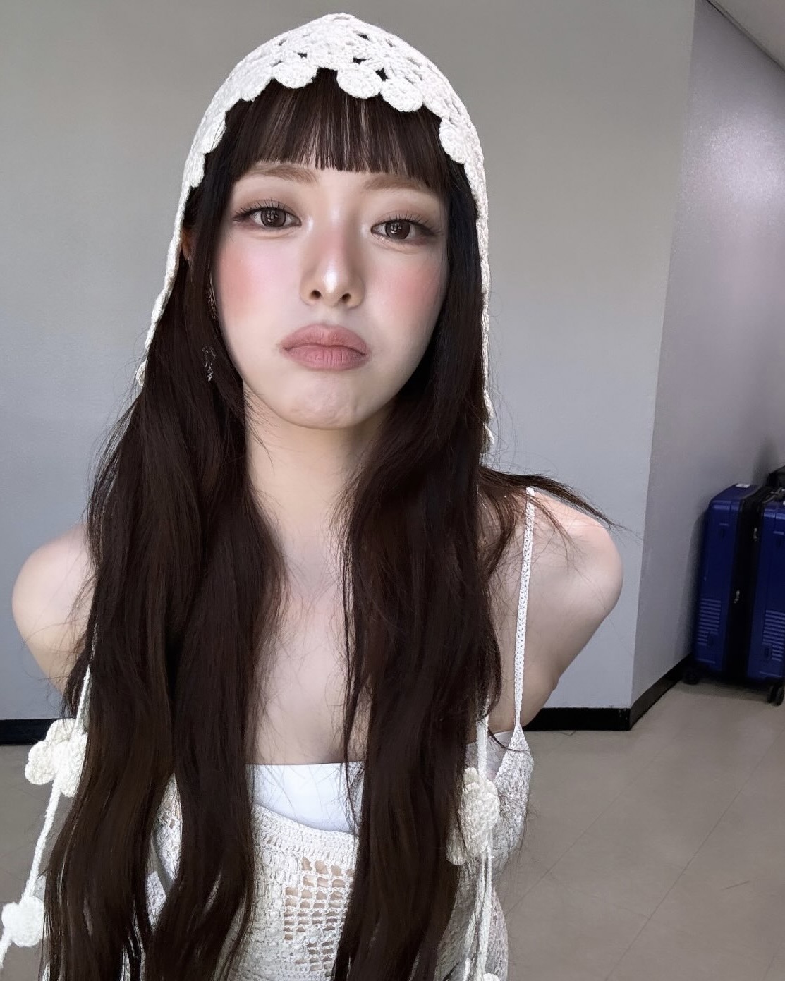 여름엔 화이트 슬리브리스🤍
입기만 해도 화사해지는 데일리 코디🌱🌼 이미지7