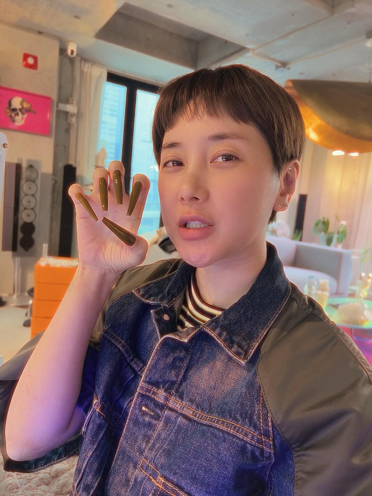 이혼 2년 만에 다시 웨딩이에요❤️💍 서인영의 올해 하반기 재혼 소식입니다. 예비 신랑은 콘텐츠 크리에이티브 기업 엔피(NP)의 최지훈 대표, 6살 연상 사업가로 알려졌습니다. 지인 소개로 만나 차근차근 신뢰를 쌓다가 결혼을 결심했다고 전해졌습니다. 2024년 파경 이후 2년 만의 새 출발이에요. 요즘 유튜브 채널 ’개과천선 서인영‘이 구독자 80만을 넘기며 제2 전성기를 누리던 차라, 결혼 소식까지 더해져 그야말로 ’겹경사‘입니다. 구체적인 날짜는 아직 정해지지 않았고, 서인영 측 공식 입장은 나오지 않은 상태입니다. 이미지