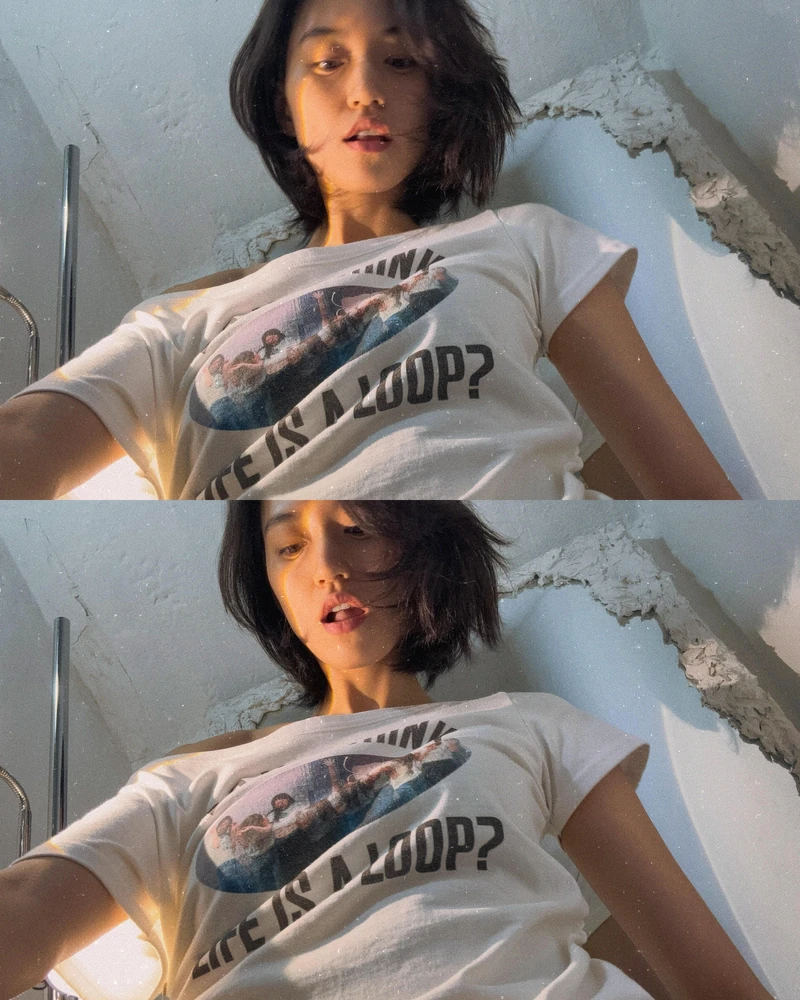 매년 여름이면 찾아오는 단발병💇🏻♀️
올해는 내추럴한 무드의 레이어드 단발 어떤가요?
꾸민 듯 안 꾸민 듯, 어딘가 무심하게 흐트러진 듯한 부스스한 느낌이 이 헤어스타일의 진짜 매력! 바람에 흩날릴 때마다 쿨하고 감성적인 무드를 연출해 줘요.
특히 대충 묶은 듯한 반묶음 스타일로 연출했을 때, 양옆으로 자연스럽게 흘러내리는 잔머리와 옆머리 라인은 사랑스러움 그 자체.. 🤍
여기에 힙한 볼캡이나 헤어클립을 더해주면 별다른 스타일링 없이도 완벽한 서머 룩 완성입니다. 올여름, 가볍고 감각적인 무드로 변신하고 싶다면 미용실 가기 전 이 피드를 꼭 저장해 두세요! 이미지2