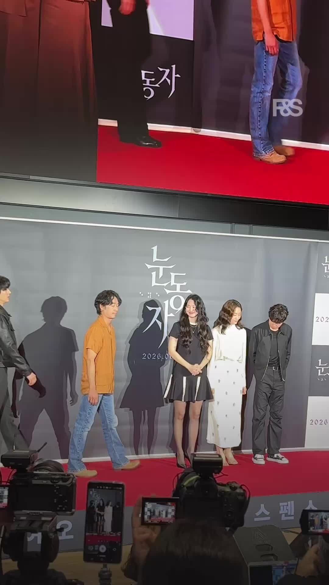 민아 언니 미소에 설레고, 남희 배우 웃음에 치인다.🤩 영화 <눈동자> 현장 시사회 현장을 패션앤스타일이 전해드립니다! 유전병으로 시력을 잃어가는 서진이 쌍둥이 동생의 죽음에 얽힌 의혹을 추적하며 충격적인 진실과 마주하게 되는 서스펜스 스릴러 <눈동자>. 6월 24일, 극장에서 만나보세요.🎥 이미지