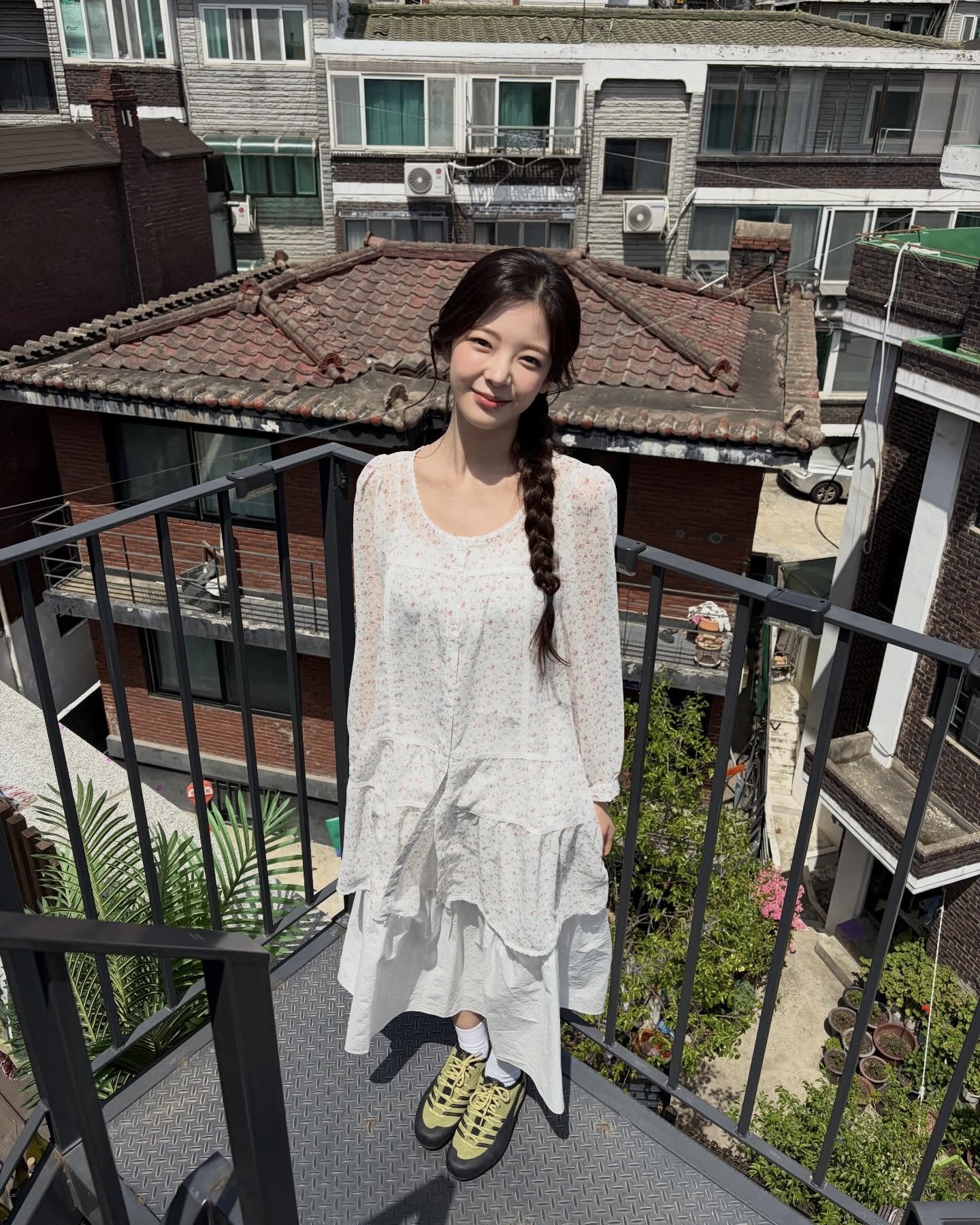여름마다 꺼내는🤍화이트 롱스커트
청순하게 입고 싶은 날 참고하기 좋은 스타일링💡🪽@저장해 이미지7