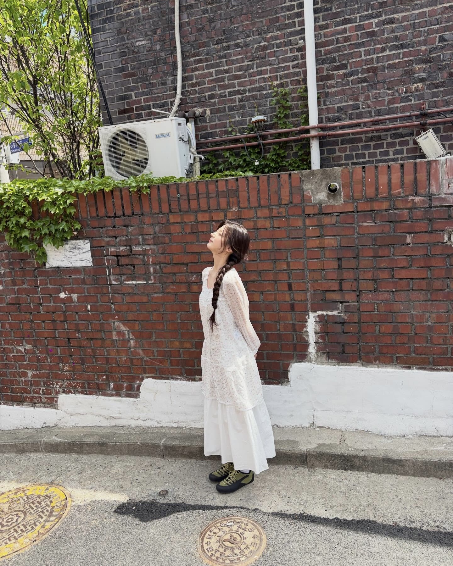 여름마다 꺼내는🤍화이트 롱스커트
청순하게 입고 싶은 날 참고하기 좋은 스타일링💡🪽@저장해 이미지5