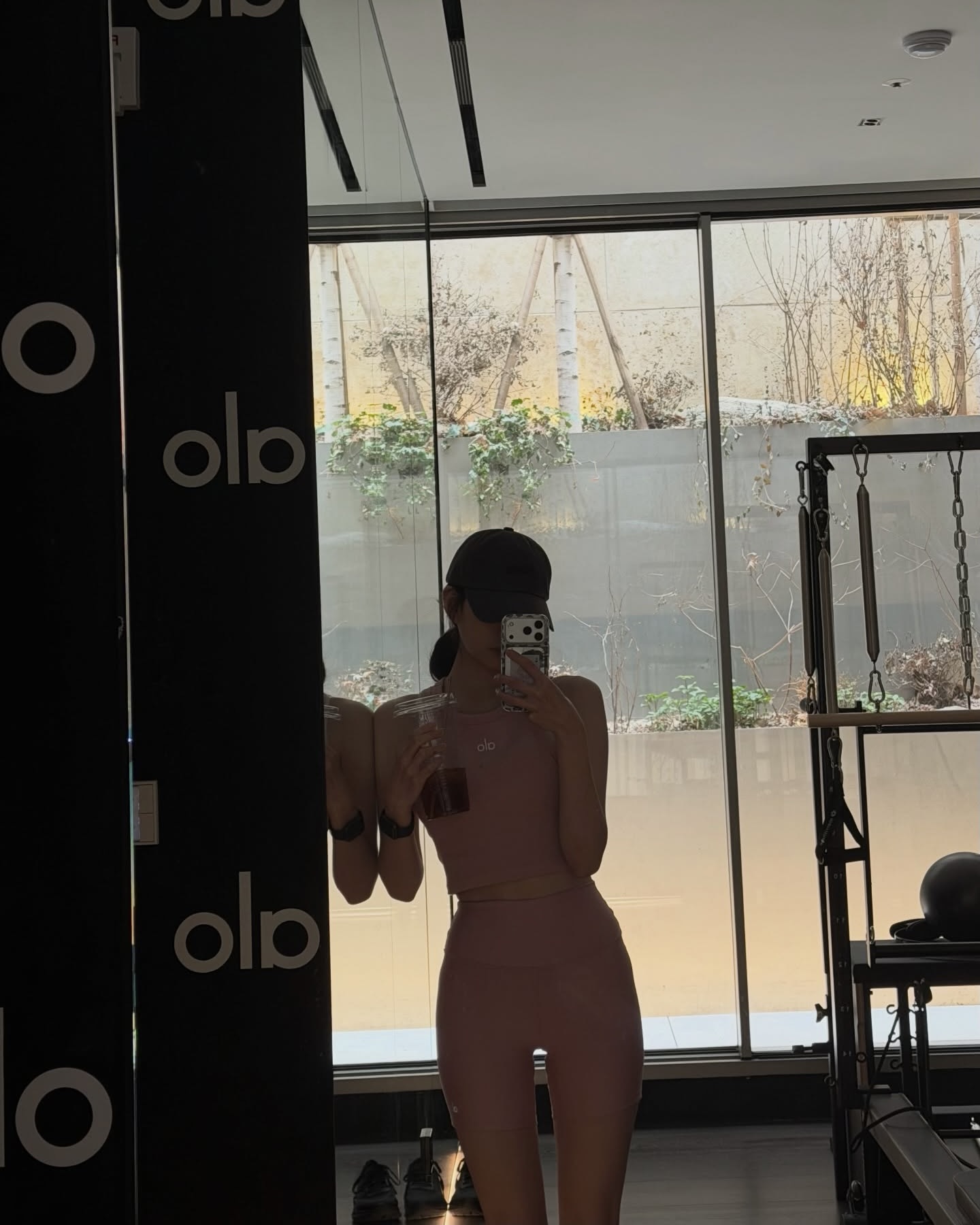 괜히 운동하고 싶어 지게 한다...💦
오늘은 일단 알로부터 입고 복근 만들러 가자🧘🏻♀️🤍 이미지8