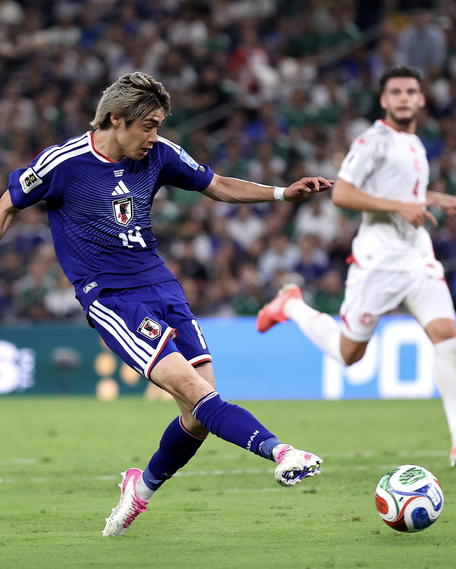 ’우리가 우승한다‘던 일본, 진짜였나⚽️ 일본, 월드컵 1000번째 경기서 튀니지 4-0 완파. 월드컵 통산 1000번째 경기, 일본이 튀니지를 4-0으로 완파했습니다. 21일(한국시간) 멕시코 몬테레이에서 열린 2026 FIFA 북중미 월드컵 F조 2차전입니다. 전반 4분 카마다 다이치(Daichi Kamada)의 선제골은 일본 월드컵 역대 최단 시간 득점으로 남았고, 우에다 아야세(Ayase Ueda)가 멀티골로 4-0을 완성했죠. 승점 4를 쌓은 일본은 네덜란드와 F조 공동 선두에 올랐습니다. 이미지