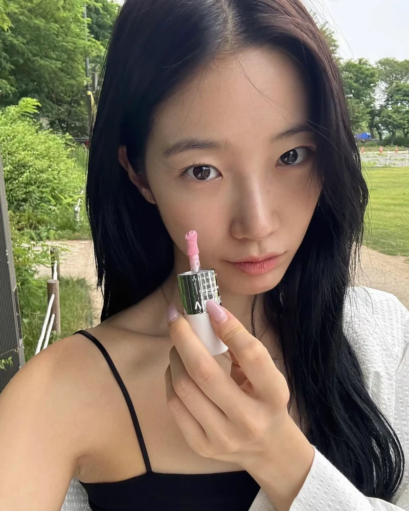 컬러 하나만으로도 충분해👀
네일 뭐 할지 모르겠다면 원 컬러로 가자💅🤍 이미지1