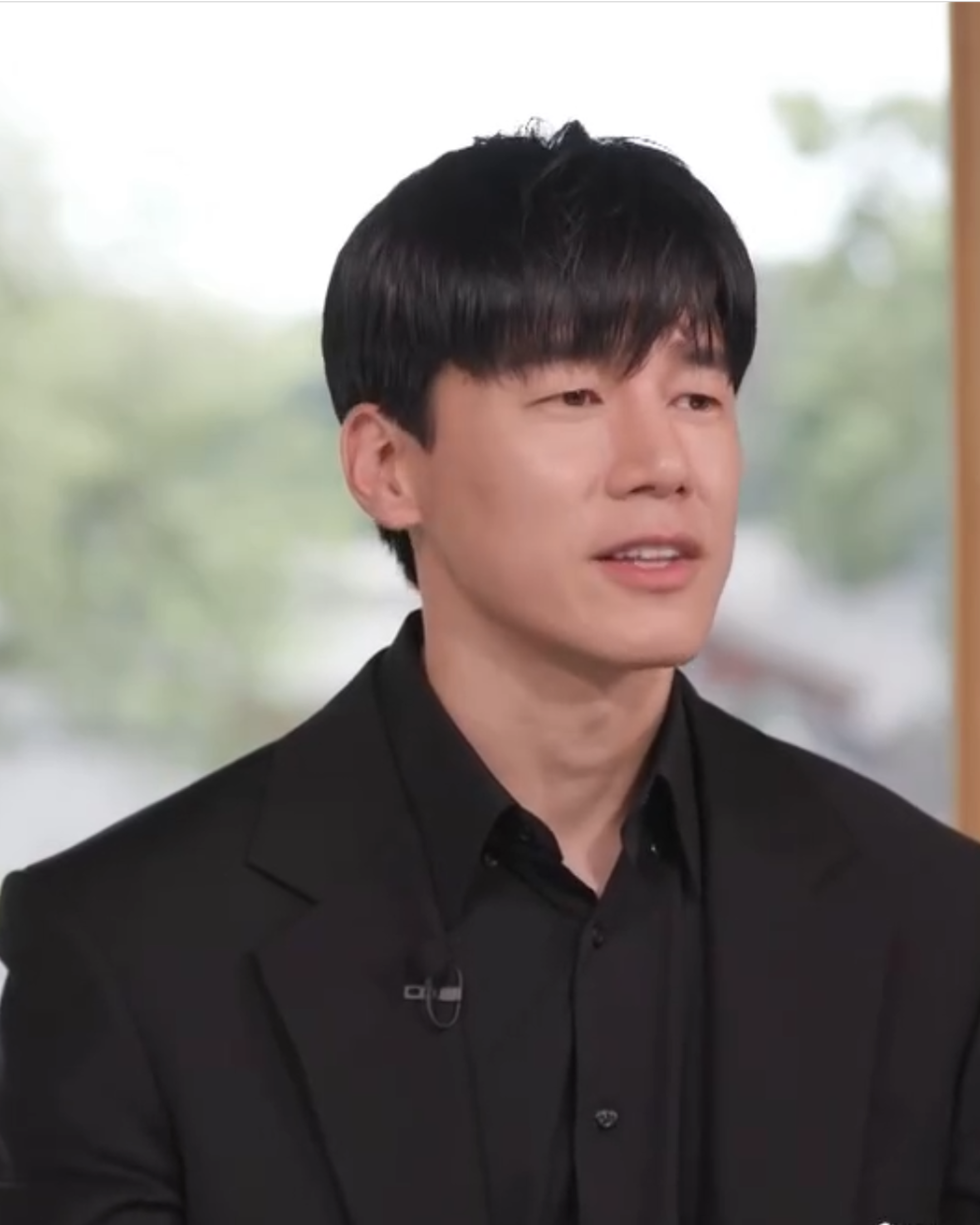 '참교육' 글로벌 1위 찍고 유퀴즈 등판🔥 안정형 남편 김무열의 일과 사랑 모먼트를 모아봤습니다❤️ 최근 넷플릭스 글로벌 비영어권 TV 부문 1위를 기록한 <참교육>! 그 중심에서 독보적인 카리스마를 보여준 김무열이 tvN <유 퀴즈 온 더 블럭>에 출연합니다. 작품 속 서늘함은 온데간데없이, 젠틀한 아우라를 뽐내며 시청자들을 설레게 하는데요. 특히 김무열은 '사랑꾼'으로도 유명하죠. 아내 윤승아와 함께 찍은 사진 속 두 사람의 모습은 보기만 해도 미소가 지어지는 '워너비 부부'의 정석입니다. 일이면 일, 사랑이면 사랑! 모든 게 완벽한 '갓무열'의 특별한 일과 사랑 이야기를 7월1일 유퀴즈에서 만나보세요! 이미지
