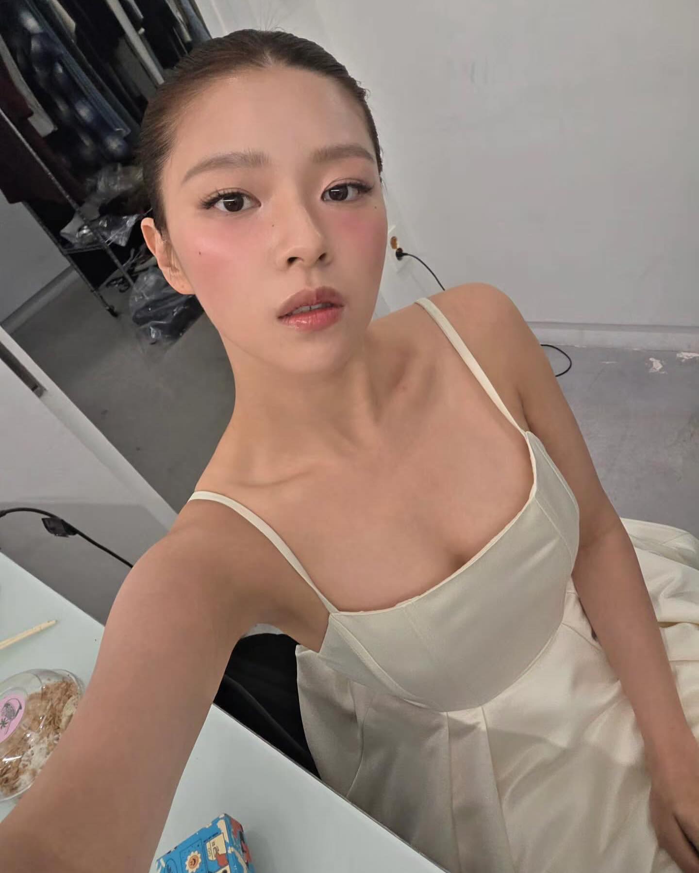 동생 정연이 올린 추가 자매컷🤍❤️
한 집에 이렇게 이쁜 사람이 둘이나…🥹 자매들도 부러워할 자매들 이미지5