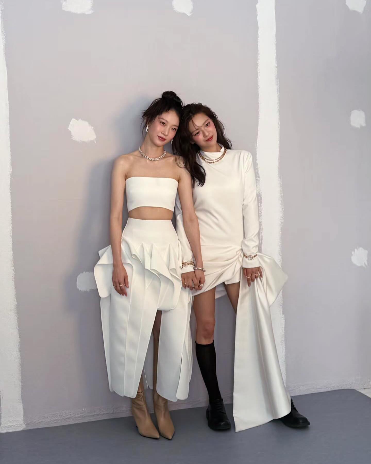 동생 정연이 올린 추가 자매컷🤍❤️
한 집에 이렇게 이쁜 사람이 둘이나…🥹 자매들도 부러워할 자매들 이미지2