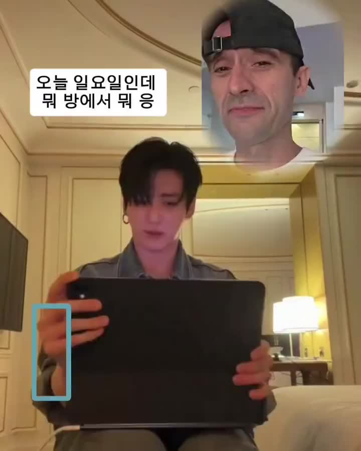 대한외국인 안쌤🖤 아내, 부인, 와이프, 색시, 집사람, 마누라... 차이점을 아시나요? 최근 전정국의 라이브 중 어딘가 익숙한 말투, 바로 안쌤의 말투입니다. 체코에서 태어난 안쌤은 한국에서 생활하며 한국어 콘텐츠로 사랑받고 있는 크리에이터입니다. 한국인보다 더 한국말 잘하는 선생님으로 불리는 안쌤과 전정국의 만남(?)은 영상으로 확인해보세요🖤 이미지