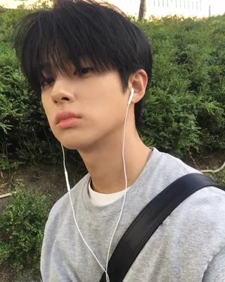 남친짤하면 김민규지🩵
‘프로듀스 X 101’ 출연으로 먼저 얼굴을 알린 뒤 배우로 활동을 이어가고 있는 김민규. 최근에는 꾸밈없는 일상 사진들이 남친짤로 많이 보이는데요. 웹드라마 ‘만찢남녀’를 시작으로 ‘청춘블라썸’ 등 작품에서 필모그래피를 차근차근 쌓아가고 있습니다.
그냥 지나치기 어려운 남친짤의 주인공인 김민규를 몰랐다면, 이번 기회에 인스타그램 정주행해보세요.📲 이미지