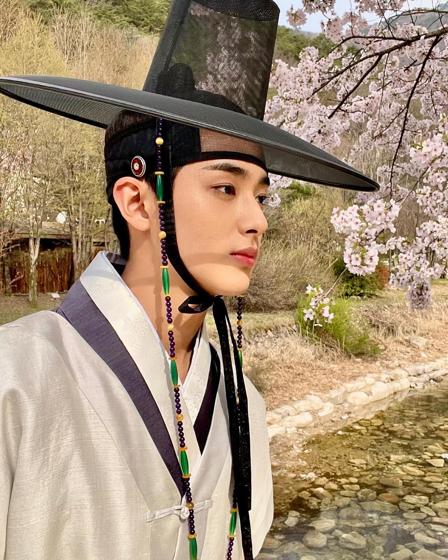 남친짤하면 김민규지🩵
‘프로듀스 X 101’ 출연으로 먼저 얼굴을 알린 뒤 배우로 활동을 이어가고 있는 김민규. 최근에는 꾸밈없는 일상 사진들이 남친짤로 많이 보이는데요. 웹드라마 ‘만찢남녀’를 시작으로 ‘청춘블라썸’ 등 작품에서 필모그래피를 차근차근 쌓아가고 있습니다.
그냥 지나치기 어려운 남친짤의 주인공인 김민규를 몰랐다면, 이번 기회에 인스타그램 정주행해보세요.📲 이미지9