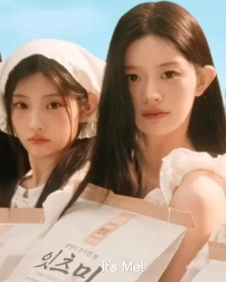 ‘It’s Me(米’)’ 부르길 잘 했다🌾🤍
아일릿이 농협 쌀 소비 촉진 캠페인 ‘라이크 미, 라이크 米’의 1호 홍보대사로 위촉됐습니다. 영어 ‘me’와 쌀을 뜻하는 한자 ‘米’를 활용해 “나를 사랑한다면 쌀을 사랑해요”라는 의미를 담은 캠페인인데요.
멤버들이 직접 고른 메뉴를 제공하는 행복米밥차부터 아침밥 인증 챌린지까지 다양한 캠페인도 이어진다고 하니, 아일릿과 함께하는 쌀 사랑 프로젝트를 기대해보세요. 이미지