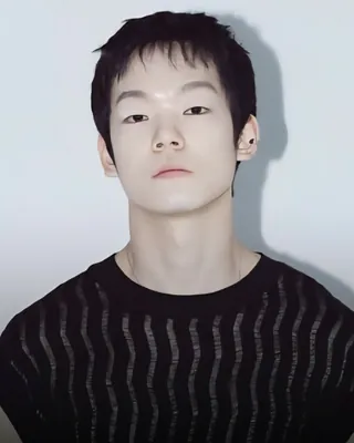 신스틸러 배우 이정현,
오는 12월 유부남 대열에 합류합니다!🤵🏻♂️
신부는 비연예인으로 결혼식은 가족과 가까운 지인들만 초대한 가운데 비공개로 조용하게 치러진다고 합니다.🕊️✨
한편 이정현은 드라마 <미스터 션샤인>의 일본군 '츠다' 역으로 존재감을 각인시킨 후, <신병2> 등 다양한 작품에서 카리스마 넘치는 연기를 선보였습니다.
인생의 새로운 2막을 시작하는 이정현 배우의 앞날에 축복 가득한 날들만 있기를 응원합니다! 이미지
