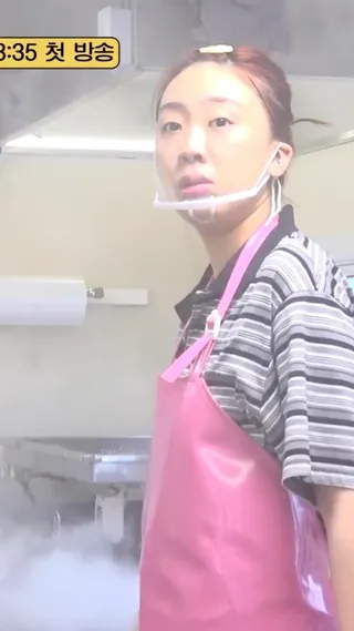 지락이들의 <우주떡집> 곧 정상 영업 시작 🐰
영지야 어디니 내 목소리 들리니~?😶🌫️
지락실 팬들이 기다리고 기다리던 반가운 소식이 찾아왔습니다. 바로 지락이들의 새로운 장사 예능 <지락실의 우주떡집>이 공개를 앞두고 티저 영상을 선보이며 본격적인 출격을 알렸는데요.
우당탕탕 떡집 영업기, 보기만 해도 스트레스 날아가는 지락이들의 우주떡집은 7월 31일 (금) 저녁 8시 35분 tvN에서 첫 방송된다고 합니다.🐰💕 이미지