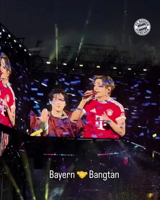 바이에른까지 ‘방탄’ 유니폼 입었다💜
뮌헨이 보라색으로 물들었어요🍺⚽️
7월 11일, 뮌헨 알리안츠 아레나(Allianz Arena). BTS 뷔(V)와 제이홉(j-hope)이 바이에른 뮌헨(FC Bayern München) 커스텀 유니폼을 입고 무대에 올랐습니다. 구단은 곧장 “Bayern 🤝 Bangtan”이라며 사진을 올렸고, 아시아 아티스트 첫 이틀 연속 매진도 세웠습니다.
앞서 전해드린 슈가 × 아틀레티코에 이어, 도시마다 명문 구단이 유니폼으로 BTS를 맞이합니다. 이번엔 김민재가 뛰는 그 바이에른입니다. 노이어(Manuel Neuer)와 김민재가 아미밤을 든 응원 영상까지 나오자, 국내 팬들은 “이 저지 구할 수 있냐”고 묻습니다. 이미지