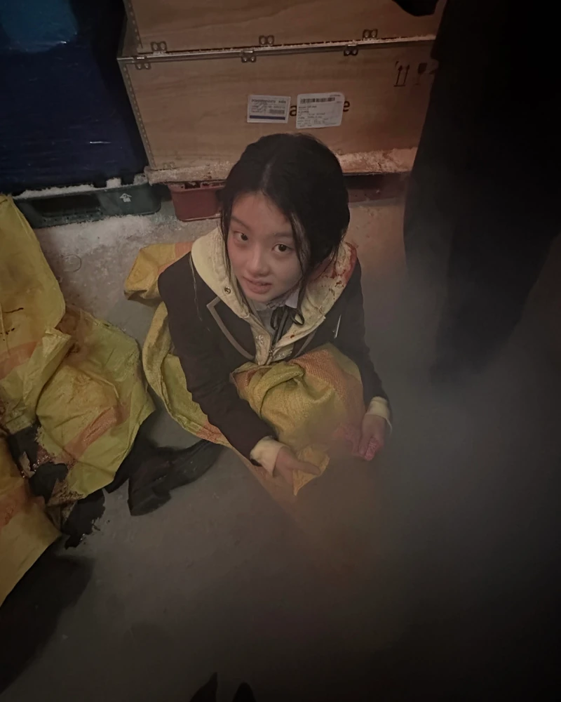 우리 김부장님은 어디 가시고..💼
아빠보다 더 빨리 달려와 준 삼촌들 덕분에 민지는 아빠보다 삼촌들이랑 더 친해졌다는 후문이,,👩🏻🎓
아빠보다 삼촌들이랑 노는 게 더 재밌는 민지.
김부장님, 딸내미 마음 다시 뺏으려면 분발하셔야겠는데요? 🏃♂️ 이미지7