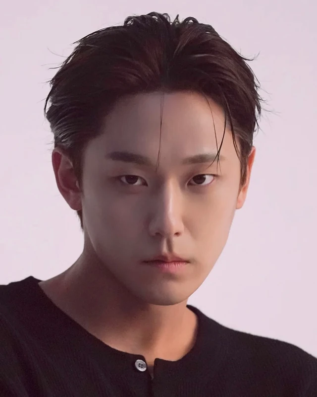 이병헌 x 이도현 x 고윤정 조합이 되게 본격적이시다..🔥 배우 이도현이 차기작 영화 <남벌> 출연을 확정지었습니다. 영화 <남벌>은 <파묘>를 연출한 이모개 감독작으로, 조선 초 대마도로 향하는 9인 무사들이 왜구에게 납치된 포로를 구출하기 위해 대마도로 향하면서 펼쳐지는 하드보일드 무협 액션극인데요. 이도현은 롤모델인 이병헌과의 첫 호흡, <스위트홈>과 <이재, 곧 죽습니다>에서 호흡을 맞췄던 고윤정과의 세 번째 만남으로 화려한 캐스팅 라인업을 완성했습니다. 올 하반기 크랭크인 예정인 <남벌>, 영화계를 흔들 역대급 조합을 슬라이드에서 확인해 보세요! ✨ 이미지