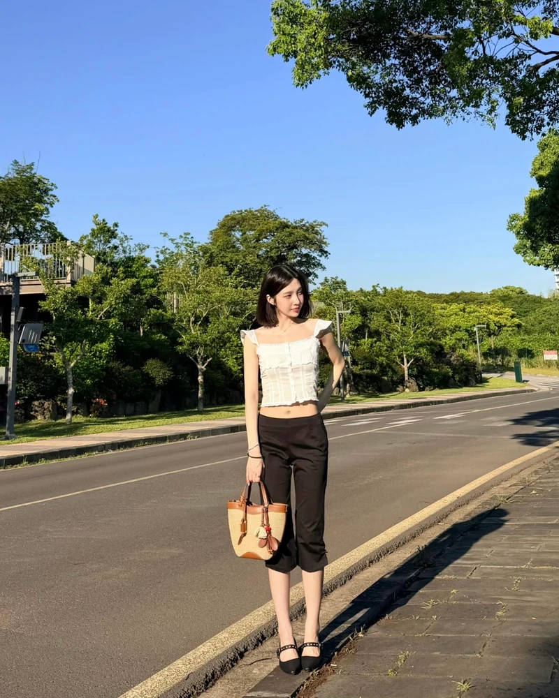 장마철에 꺼내야 할 카프리 팬츠👖
비 오는 날 딱 좋은 길이로 바지 밑단 지켜☔️🤍 이미지7