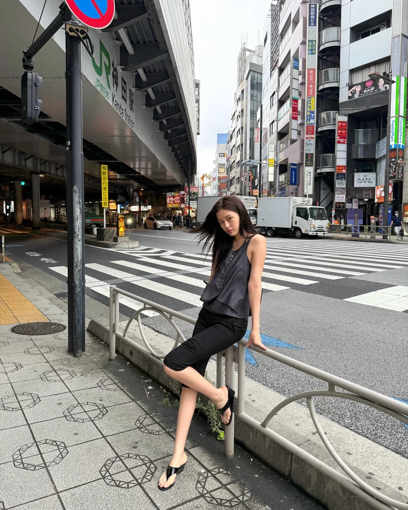 장마철에 꺼내야 할 카프리 팬츠👖
비 오는 날 딱 좋은 길이로 바지 밑단 지켜☔️🤍 이미지2