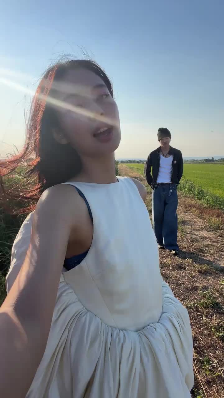 제니 신곡 미리 듣기🎧 선공개된 뮤비 티저에 이어 신곡 ‘레스 댄 어 러버(Less Than A Lover)‘ 뮤비 남자 주인공 모델 카이와 함께 등장한 짧은 영상티저가 틱톡에 공개됐습니다. 7월 24일 오후 1시 공개될 음원과 뮤직비디오 본편만 기다립니다🫶 이미지