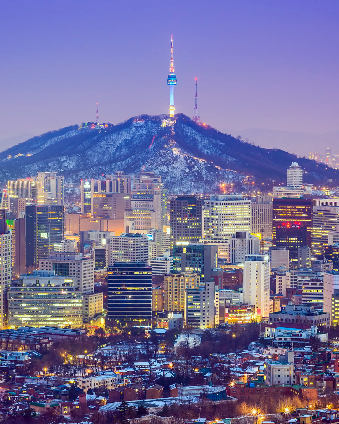 런던도 파리도 제쳤다!🇰🇷 2년 연속 '세계 대학생 최고의 도시' 1위 서울 영국의 글로벌 고등교육 평가기관 QS가 발표한 '2027 세계 대학생 최고의 도시(QS Best Student Cities 2027)' 지표에서 서울이 만점인 100점을 기록하며 2년 연속 1위 자리를 지켰습니다! 도쿄(2위), 런던(3위), 파리(7위) 등 다수 도시를 모두 제친 기록인데요.🏙️🔥 서울은 도시 내 대학의 수와 경쟁력을 평가하는 세계 대학 순위 지표 1위는 물론, 기업 평가와 취업 환경을 뜻하는 '고용주 활동' 지표, 유학생 만족도, 생활 인프라 및 지속가능성까지 전 부문에서 압도적인 평가를 받았습니다. 학업부터 취업, 트렌디한 K-컬처 라이프스타일까지 다 잡은 독보적인 도시 서울! 여러분이 생각하는 서울의 가장 큰 매력은 무엇인가요? 이미지