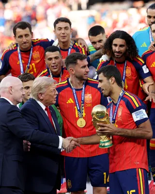 역대급 흥행 결과였다는 월드컵⚽️
2026 북중미 월드컵이 사상 최대 흥행으로 막을 내렸습니다. 스페인이 아르헨티나를 1-0으로 꺾은 결승은 미국에서만 6000만명 넘게 지켜봤습니다. 폭스(Fox) 영어 중계는 최고 5168만명으로 미국 축구 중계 사상 최고 기록을 세웠습니다.
개최국 미국이 16강에서 탈락했는데도 열기는 식지 않았습니다. 48개 팀·104경기 경기당 평균 시청자는 773만명으로 2018년의 세 배에 가까웠고, 관중도 약 700만명으로 역대 최다였습니다. 이미지
