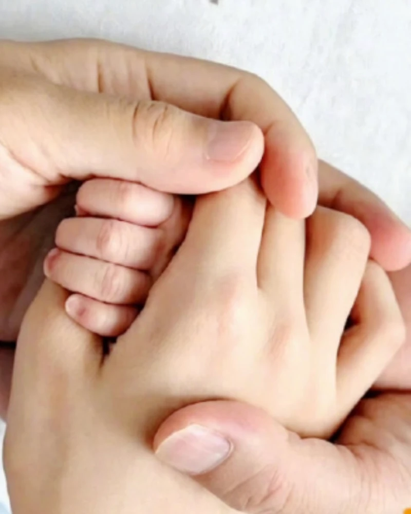 탕웨이♥김태용 부부의 기쁜 소식 🤍
탕웨이와 김태용 감독 부부가 결혼 12년 만에 기쁜 둘째 득남 소식을 전했습니다.👼🏻
과거 인터뷰에서 "아이 셋을 낳고 싶다"고 밝혔던 탕웨이 배우가 46세의 나이로 드디어 건강한 남자 아이을 품에 안았는데요.🍼
원숭이띠 첫째 딸 썸머에 이어 말 띠의 예쁜 둘째 아들까지 얻으며 드디어 완벽한 '네 식구'가 되었네요.
탕웨이 배우의 건강한 회복과 네 가족의 행복을 응원합니다❤️ 이미지2