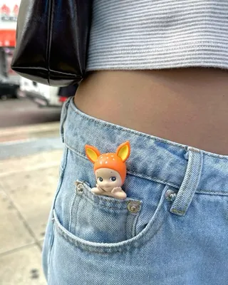 반려 히퍼 한 마리 입양하세요🫠
스마트폰 뒤에도, 노트북 위에도, 자동차 룸미러랑 주머니 속 어디든 붙어있기만 해도 세상 무해한 존재감을 뽐내는 히퍼 HIPPERS📱✨
남들 다 핸드폰이랑 노트북에 하나씩 업고 다닐 때 나만 없었던 사람. 소니엔젤, 스미스키, 텔레토비까지, 귀여운 캐릭터들이 죄다 히퍼로 출시되니 온 집안이 히퍼로 가득차버리는 중..
내일 또 하나 품어야 할 이유가 생겼습니다. 24일 금요일, 오매불망 기다리던 '소니엔젤 몬치치 히퍼'가 오픈된다고 하는데요.
여러분도 귀여운 히퍼 입양에 성공해 보세요! 📢 이미지