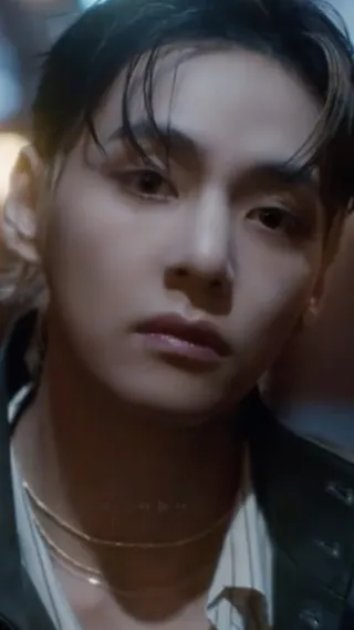 파티 장소 헷갈린, BTS 뷔🎉
그래서 거기가 어디죠? 저도 찾아갈게요
‘진로’ 글로벌 앰버서더로 발탁된 뷔(V)의 첫 번째 캠페인 영상이 공개됐습니다. 영상에서는 파티에 초대받은 뷔가 장소를 착각해 벌어지는 헤프닝을 담고 있는데요. 전 세계에 소주를 알리는 뷔의 모습 지금 만나보시죠💜🇰🇷 이미지
