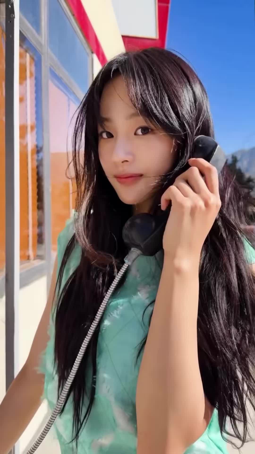 민지가 리듬 타고 내게 온다🐰💙 뉴진스 4주년에 선물이 이렇게 많아도 되는 건가요? 이미지