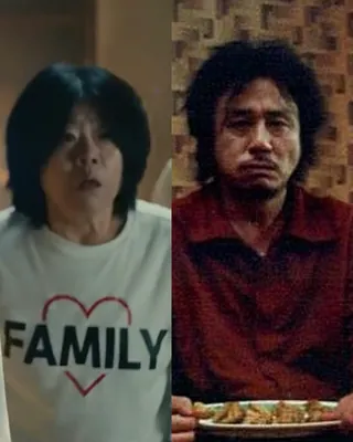 <경주기행> 속 '옥실'의 싱크로율 200%.
배우 이정은이 8년 전 사라진 막내딸을 찾으러 떠난 엄마 ‘옥실’ 역을 맡아, 시간이 멈춰버린 인물을 표현하기 위해 길게 자란 장발 스타일로 파격 변신했습니다.
오늘 오전 진행된 영화 <경주기행> 제작보고회에서 MC 유재필의 “올드보이 최민식 같다”는 말에, 이정은 배우 본인은 “평소 성지루 선배나 이상순 씨 닮았다는 말에 공감한다”며 “ 꼭 저희 시사회에 오셨으면 좋겠다”고 유쾌한 러브콜을 전했는데요.❤️
이정은, 공효진, 박소담, 이연 명품 배우 조합 네 모녀의 복수 여행기 <경주기행>은 오는 8월 26일 개봉합니다.🍿 이미지