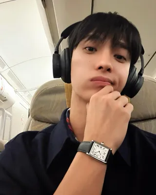 세븐틴 도겸·버논, 나란히 군입대🫡💚
세븐틴 도겸과 버논이 나란히 국방의 의무를 다하러 떠납니다 😢
플레디스 엔터테인먼트에 따르면 버논은 오는 8월 20일부터 대체 복무를 시작하고, 도겸은 9월 8일 육군 현역으로 입대합니다. 입대 전까지 예정된 공식 일정은 차질 없이 소화할 예정입니다.
소속사 측은 입소식과 근무지 방문을 자제해 달라고 당부했습니다. 두 사람의 복무로 세븐틴은 당분간 완전체 활동에 공백기를 갖게 됩니다. 이미지
