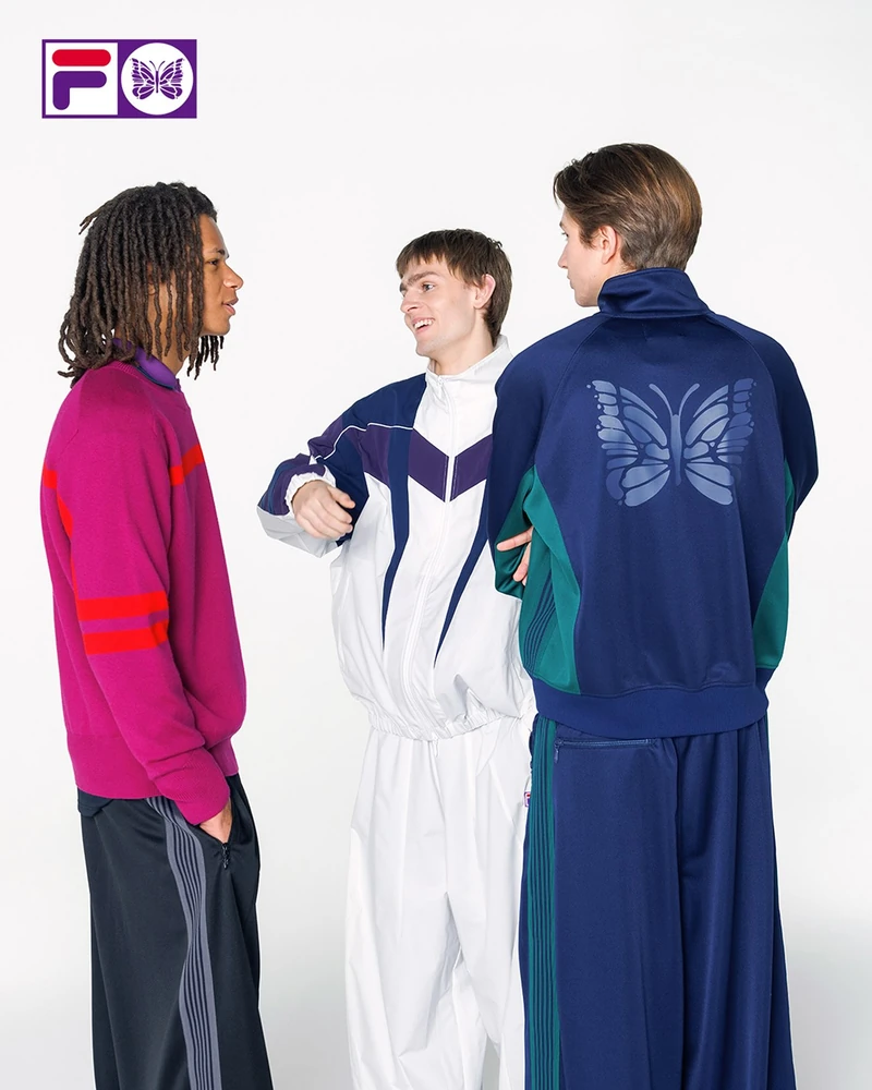 휠라에 니들스의 나비가 앉았다🦋
휠라(FILA)와 니들스(NEEDLES)가 협업해 26 가을, 겨울 캡슐 컬렉션을 선보입니다.
핵심 아이템은 클래식한 라인의 Ventisei 트랙자켓과 팬츠, 와이드 실루엣의오버사이즈 윈드브레이커와 와이드팬츠, 그리고 폴로셔츠와 스웨터입니다.
컬러웨이는 네이비, 틸, 푸시아, 마젠타 등으로 휠라 특유의 1980~90년대 스포츠웨어 감성을 살린 것이 특징입니다.
해당 컬렉션은 7월 31일 오전 11시, 휠라 온라인 스토어 및 1911 명동점에서 한정 발매됩니다. 이미지2