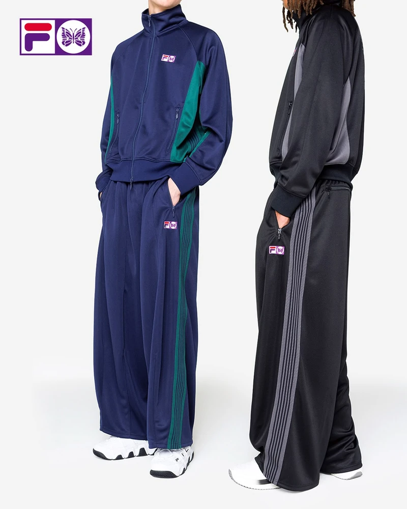 휠라에 니들스의 나비가 앉았다🦋
휠라(FILA)와 니들스(NEEDLES)가 협업해 26 가을, 겨울 캡슐 컬렉션을 선보입니다.
핵심 아이템은 클래식한 라인의 Ventisei 트랙자켓과 팬츠, 와이드 실루엣의오버사이즈 윈드브레이커와 와이드팬츠, 그리고 폴로셔츠와 스웨터입니다.
컬러웨이는 네이비, 틸, 푸시아, 마젠타 등으로 휠라 특유의 1980~90년대 스포츠웨어 감성을 살린 것이 특징입니다.
해당 컬렉션은 7월 31일 오전 11시, 휠라 온라인 스토어 및 1911 명동점에서 한정 발매됩니다. 이미지7