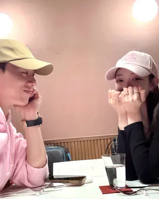 기쁜 소식, 이관희🤍유시은 열애
드디어 <솔로지옥3>에서 현실커플이 탄생했습니다. 이관희와 유시은이 SNS를 통해 직접 열애를 공개하며 만남을 이어가고 있다고 공개한 것인데요. 두 사람은 2023년 넷플릭스 '솔로지옥3'에 함께 출연했고 종영 이후 편한 오빠 동생 사이에서 연인으로 발전했습니다. 이미지
