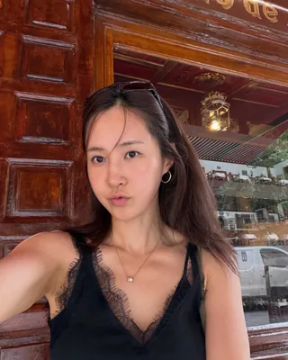 소녀시대 유리, SM엔터테인먼트 결별 SM엔터테인먼트는 권유리와 오는 8월 31일 자로 19년간의 전속계약을 마무리하기로 상호 협의하였다"고 전하며 하지만 소녀시대 활동은 변함없이 이어 나갈 예정이라고 밝혔습니다. 유리는 2001년 SM 연습생으로 입사 후 2007년 소녀시대로 데뷔하며 '다시 만난 세계', 'Gee', '소원을 말해봐' 등 다수의 히트곡을 선보이며 K팝 열풍을 선도했습니다. 한편 소녀시대는 내년 20주년을 맞이합니다. 이미지