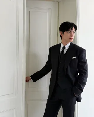 130억 세금 불복🧑🏻⚖️💵국세청 2라운드
차은우 측 "법률적 판단 받겠다", 130억 세금 완납 후 불복🥊
차은우가 국세청이 부과한 130억 원 규모의 추징금을 완납한 뒤, 과세 처분이 부당하다며 조세심판원에 불복 청구를 제기했습니다. 2일 소속사 판타지오는 "법률적 판단을 받기 위해 법이 정한 절차에 따라 조세심판을 청구했다"고 밝혔습니다.
앞서 차은우는 지난 1월 200억 원대 소득세 추징 통보를 받았으며, 이후 조정된 130억 원을 전액 납부했습니다. 현재 군악대에서 복무 중인 가운데 불거진 이번 세금 공방이 어떤 결과를 낳을지 귀추가 주목됩니다. 이미지